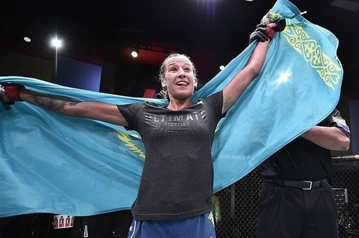Президент Ассоциации боевых искусств Казахстана Ануар Садыкулов поздравил Марию Агапову с победой на UFC