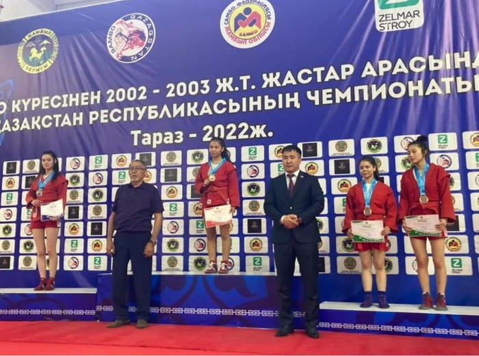 300 самбистов из 13 областей приняли участие в Чемпионате РК по самбо.