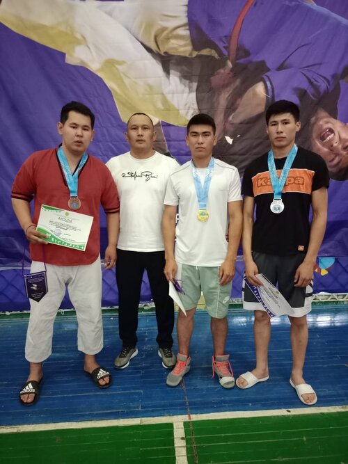 В городе Туркестан состоялся Кубок РК по борьбе на поясах среди взрослых.