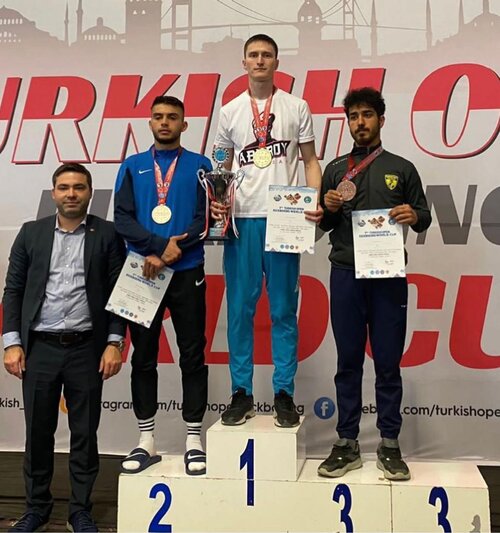 9 золотых, 5 серебряных, 21 бронзовую медаль завоевала сборная РК на Кубке мира по кикбоксингу в г. Стамбул.