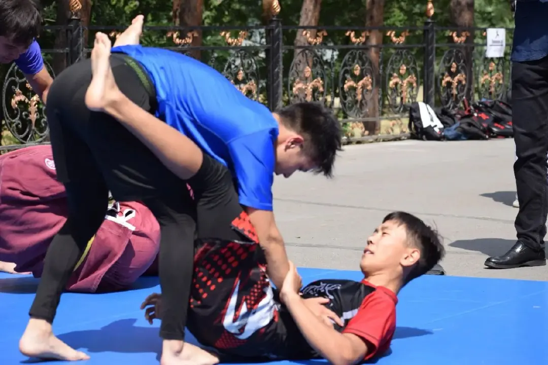 В Павлодаре впервые прошли тренировки на открытом воздухе по тридцати видам спорта